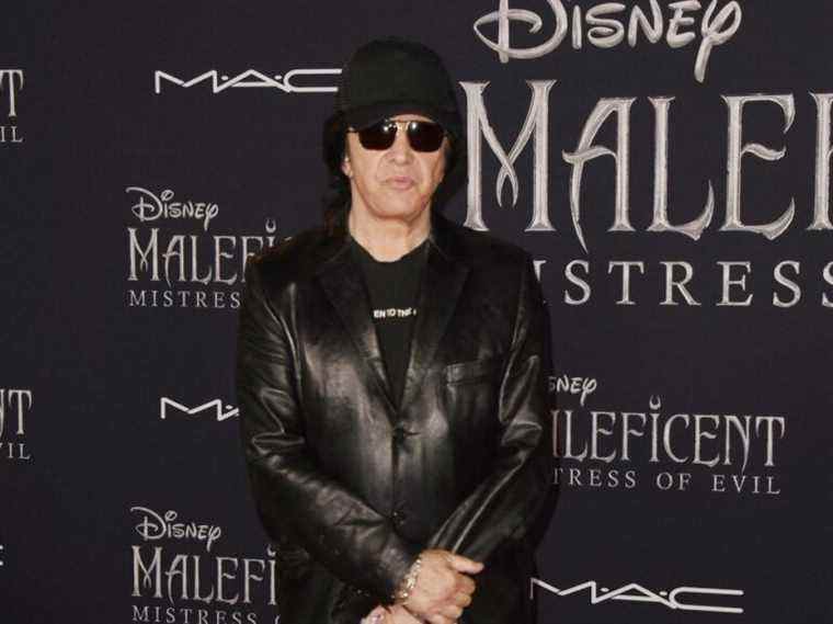 Gene Simmons dénonce les «idiots du complot» de COVID