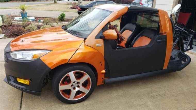 À 7 500 $, laisseriez-vous voler votre drapeau Freak avec cette VW Beetle à trois roues 2003 personnalisée?