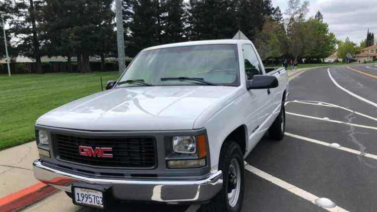 À 8 950 $, ce GMC Sierra 3500 de 1995 est-il assez bon pour le travail du gouvernement ?