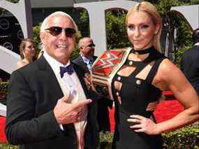 Le lutteur de la WWE Ric Flair et sa fille WWE Diva Charlotte assistent à l'ESPYS 2016 au Microsoft Theatre le 13 juillet 2016 à Los Angeles.