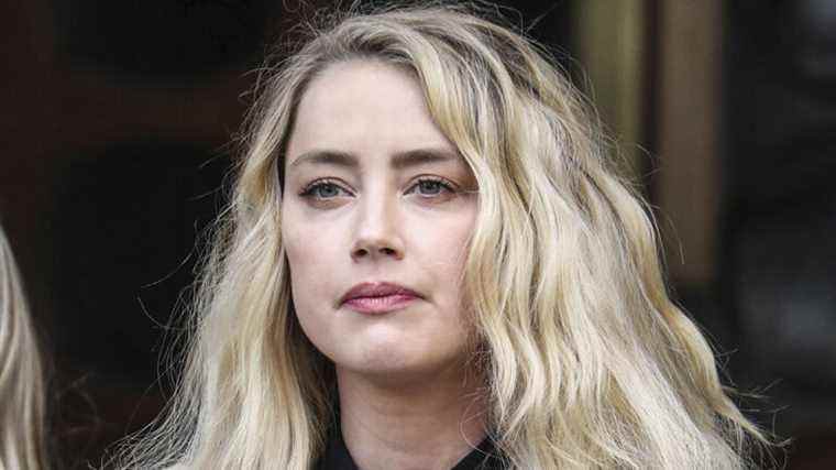 Amber Heard remercie ses partisans avant de voir Johnny Depp au tribunal : "J'espère que je peux passer à autre chose et Johnny aussi"
	
	
