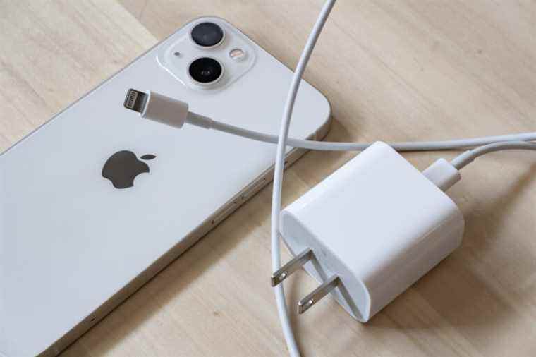 Apple fait allusion à son premier adaptateur secteur USB-C à double port