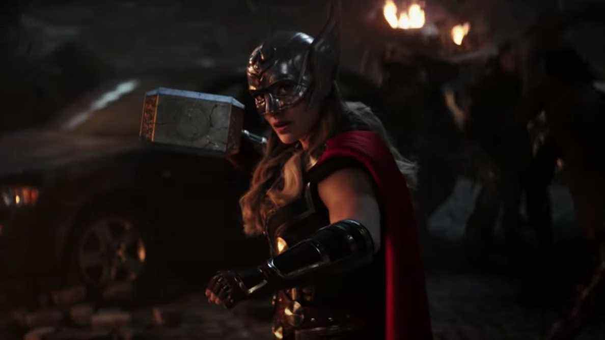 Après la bande-annonce de Thor: Love And Thunder, Natalie Portman partage le nouveau look de Jane Foster et un message pour Chris Hemsworth
