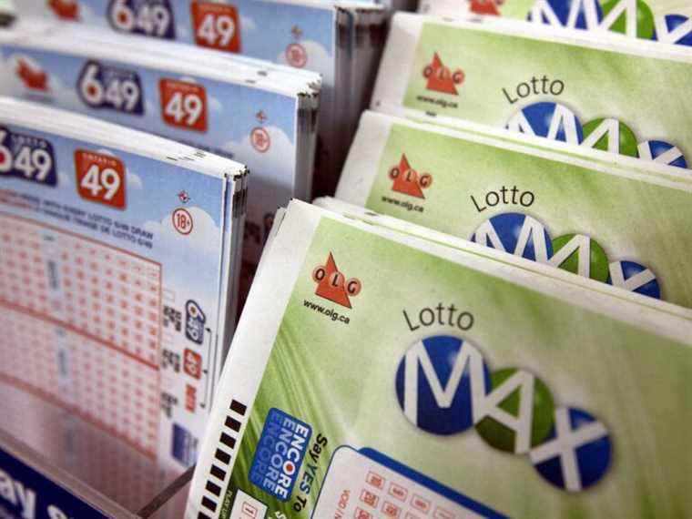 Aucun gagnant pour le gros lot de 55 millions de dollars du Lotto Max de vendredi, mais…