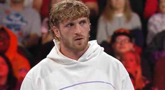 Avant les débuts de WrestleMania, Logan Paul devient entièrement nu pour son 27e anniversaire