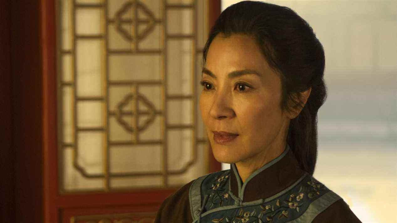 Avatar 2 : Michelle Yeoh parle de sa collaboration avec le « génie » James Cameron
