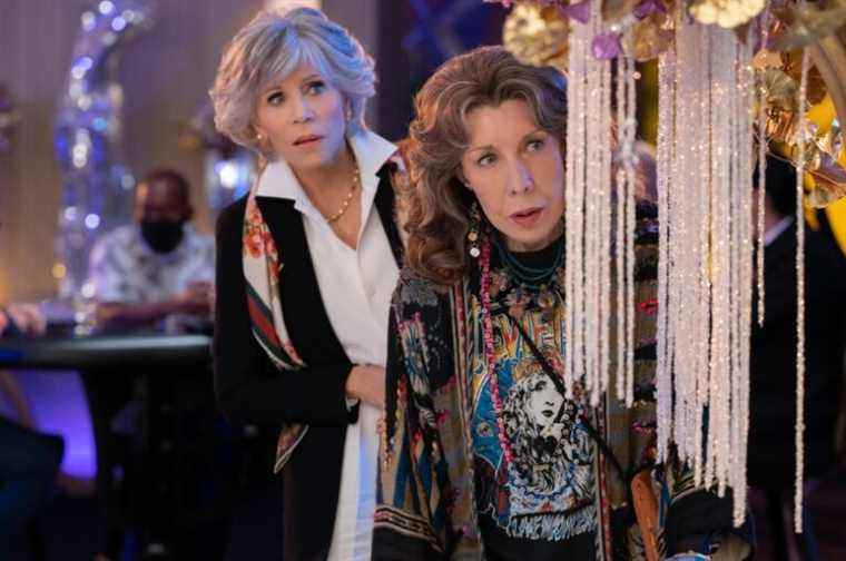 GRACE & FRANKIE. (L to R) JANE FONDA as GRACE and LILY TOMLIN as FRANKIE in GRACE & FRANKIE. Cr. Suzanne Tenner/NETFLIX © 2022