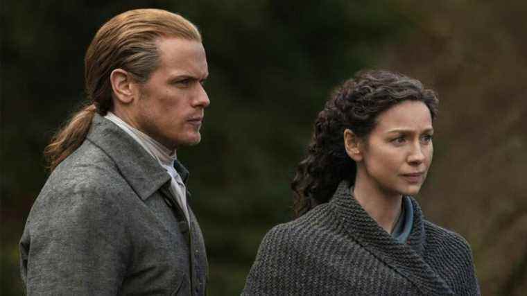 Caitríona Balfe et Sam Heughan d'Outlander s'ouvrent sur les rumeurs de fans sauvages affirmant qu'ils sortent ensemble dans la vraie vie
