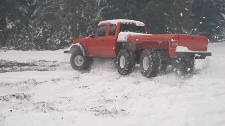 Ce Ford Ranger 6×6 est de retour et le déchire hors route