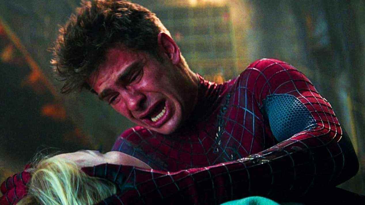 Andrew Garfield dans le rôle de Spider-Man lors de la scène de la mort de Gwen, The Amazing Spider-Man 2