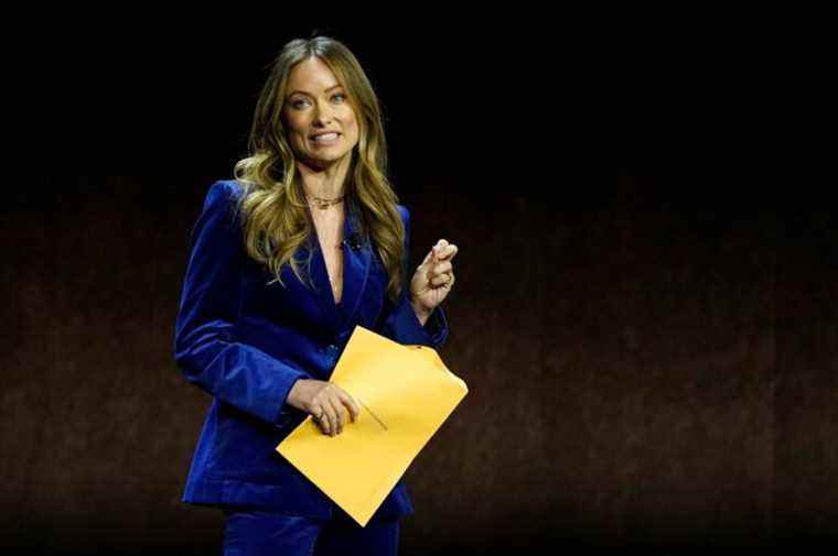 CinemaCon va "réévaluer" les protocoles de sécurité après qu'Olivia Wilde ait servi l'enveloppe mystère sur scène
	
	
