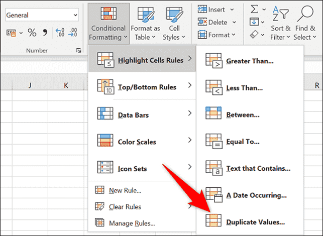 Choisissez Mise en forme conditionnelle > Règles de mise en surbrillance des cellules > Valeurs en double. » width= »650″ height= »475″ src= »/pagespeed_static/1.JiBnMqyl6S.gif » onload= »pagespeed.lazyLoadImages.loadIfVisibleAndMaybeBeacon(this); » onerror= »this.onerror=null;pagespeed.lazyLoadImages.loadIfVisibleAndMaybeBeacon(this); »/></p>
<p>Dans la case « Valeurs en double », cliquez sur « Dupliquer » et choisissez « Unique ». Cliquez sur le deuxième menu déroulant et choisissez comment vous souhaitez mettre en surbrillance les éléments manquants. Pour spécifier votre propre formatage, choisissez « Format personnalisé » dans le menu.</p>
<p>Appliquez ensuite vos modifications à vos listes en cliquant sur « OK ».</p>
<p><img decoding=