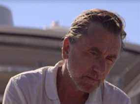 Construire un mystère : Tim Roth dans Sundown.