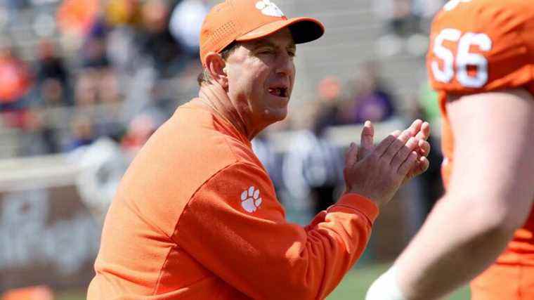 Dabo Swinney : Mon vestiaire est mon portail de transfert