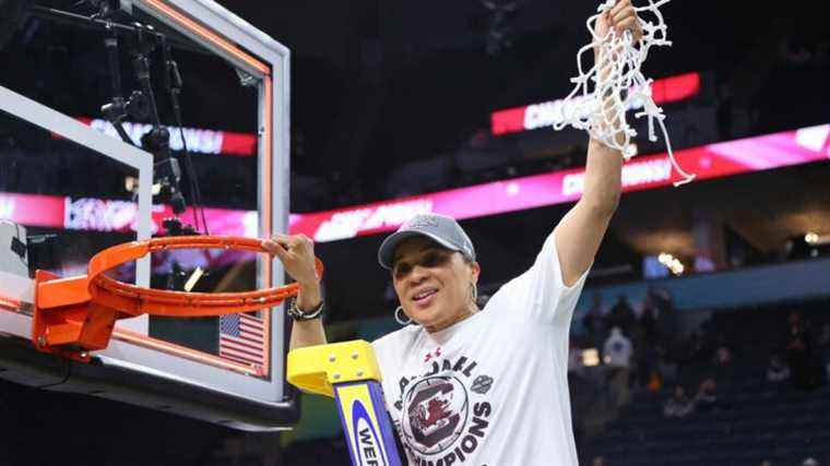 Dawn Staley est l’entraîneur noir le plus important de l’histoire du basketball universitaire