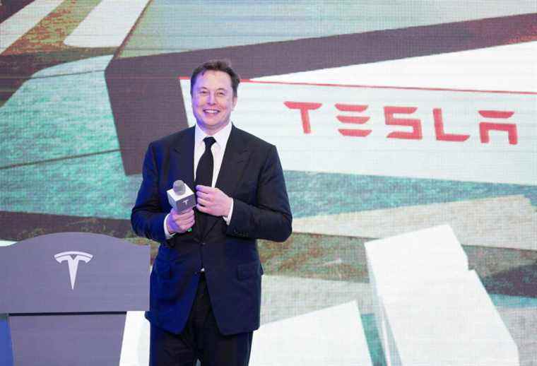 Elon Musk envisage 2024 pour Tesla robotaxi sans volant, pédales