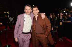 Ethan Hawke et Oscar Isaac assistent à l'événement de lancement spécial Moon Knight Los Angeles au El Capitan Theatre.