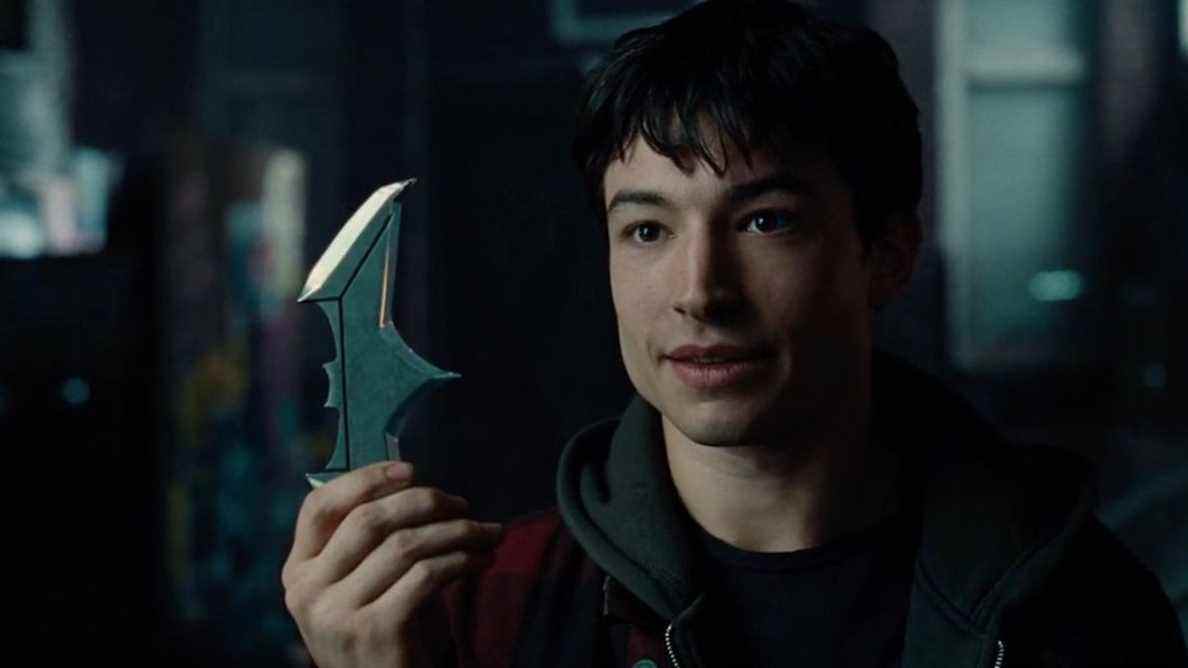 Flash Fan Art imagine qu'Ezra Miller est remplacé par une star de Hunger Games
