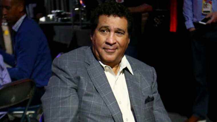 Greg Gumbel a des prises HOT, qui savait?