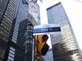 Un panneau « Bay Street » dans le quartier financier de Toronto.