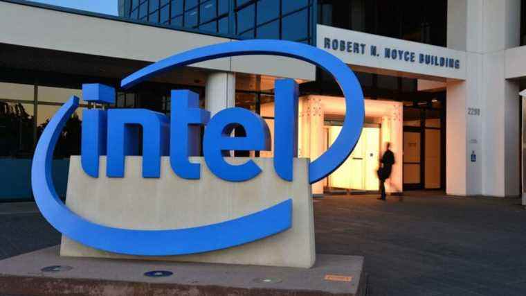 Intel a maintenant suspendu toutes les opérations en Russie, pas seulement les livraisons de produits

