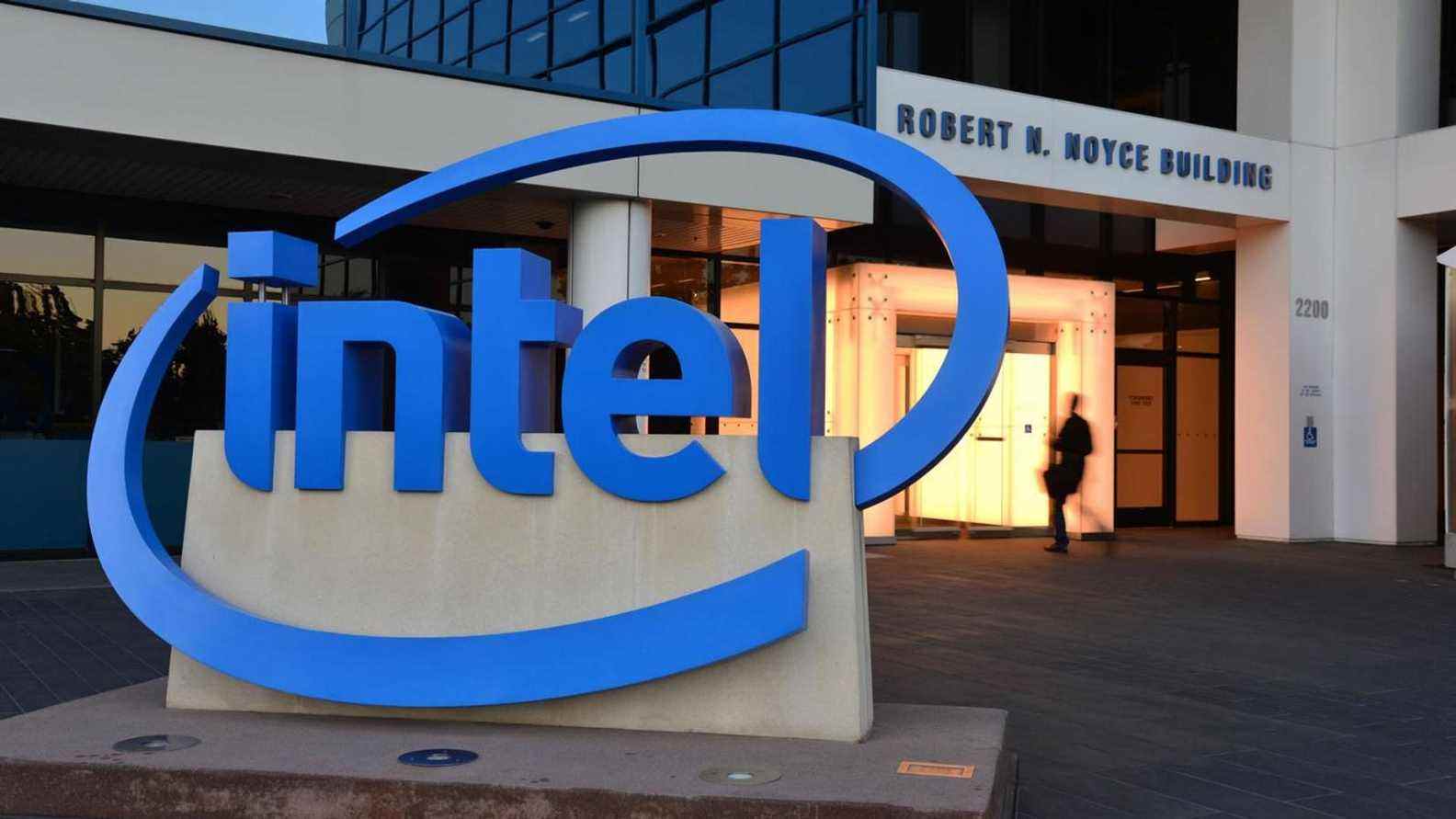 Intel a maintenant suspendu toutes les opérations en Russie, pas seulement les livraisons de produits

