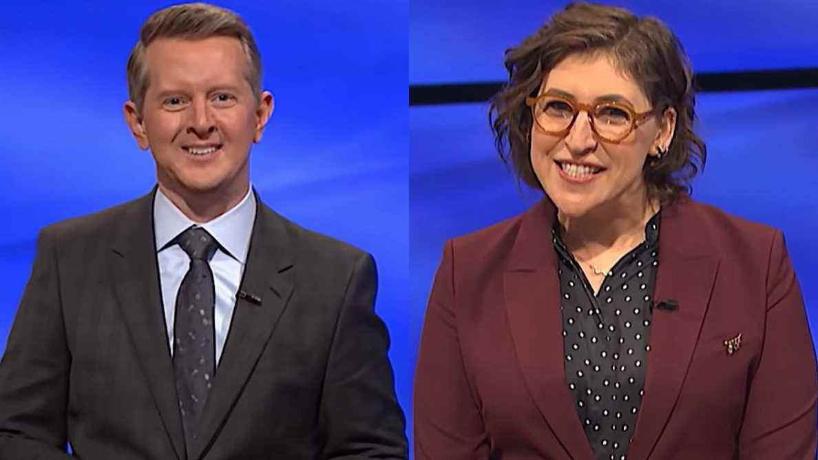  Jeopardy choisira-t-il Ken Jennings ou Mayim Bialik comme prochain hôte permanent?  Les fans ont une grande théorie pour chacun
