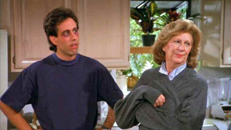 Jerry Seinfeld et Jason Alexander rendent hommage après la mort de la célèbre maman de télévision Liz Sheridan à 93 ans
