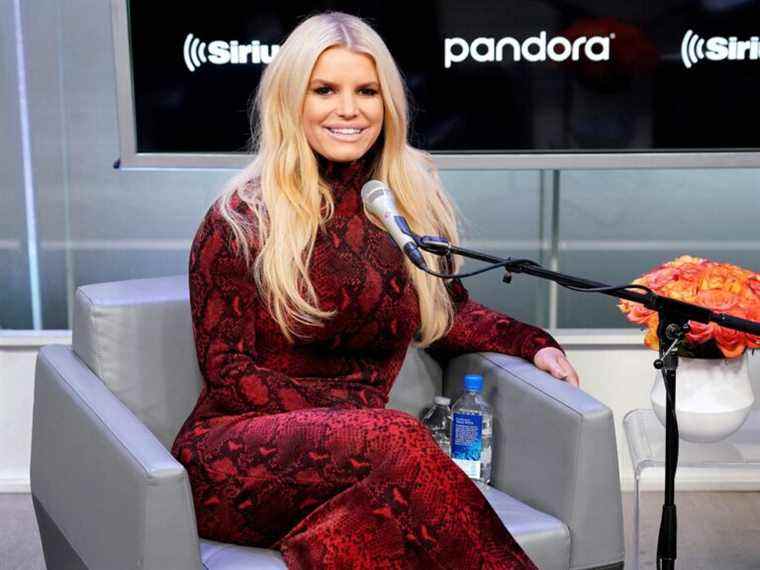 Jessica Simpson affiche sa perte de poids de 100 livres en bikini