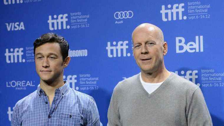 Joseph Gordon-Levitt se souvient du « plus grand compliment » que Bruce Willis lui a fait sur le tournage de Looper