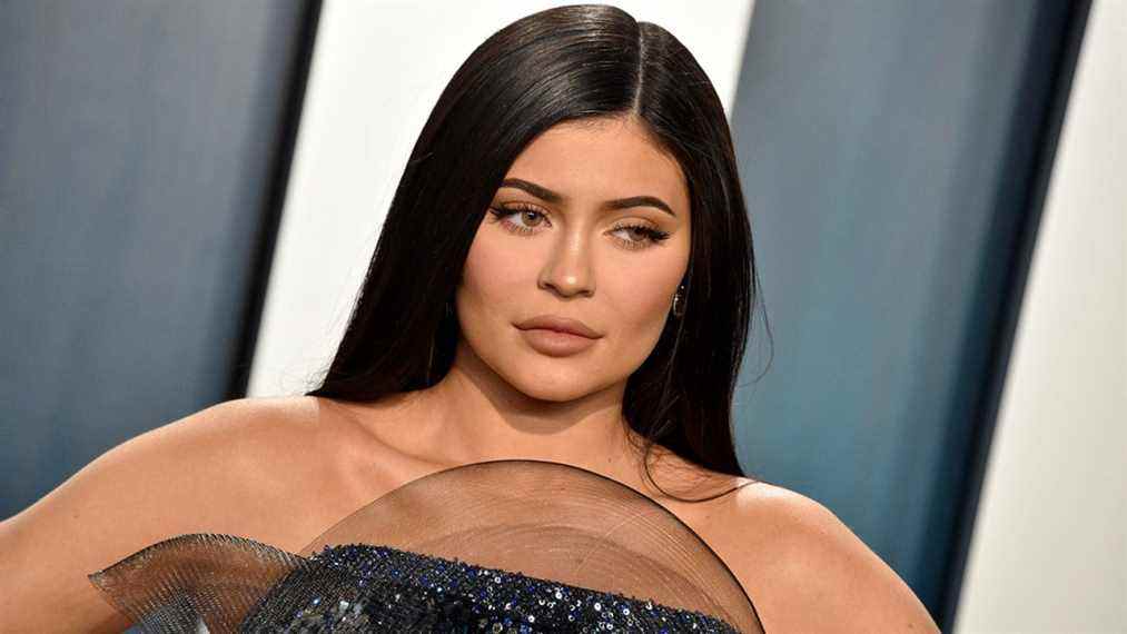 Kylie Jenner témoigne qu'elle a averti son frère Rob Kardashian à propos de Blac Chyna, se souvient avoir reçu un message texte menaçant
