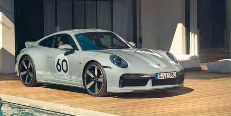 La Porsche 911 Sport Classic 2023 est une RWD Turbo avec un bâton