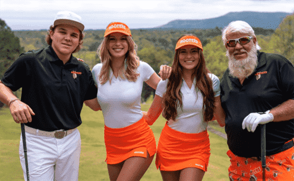 La balle ne tombe pas loin du tee: John Daly, fils de l’accord d’encre avec Hooters