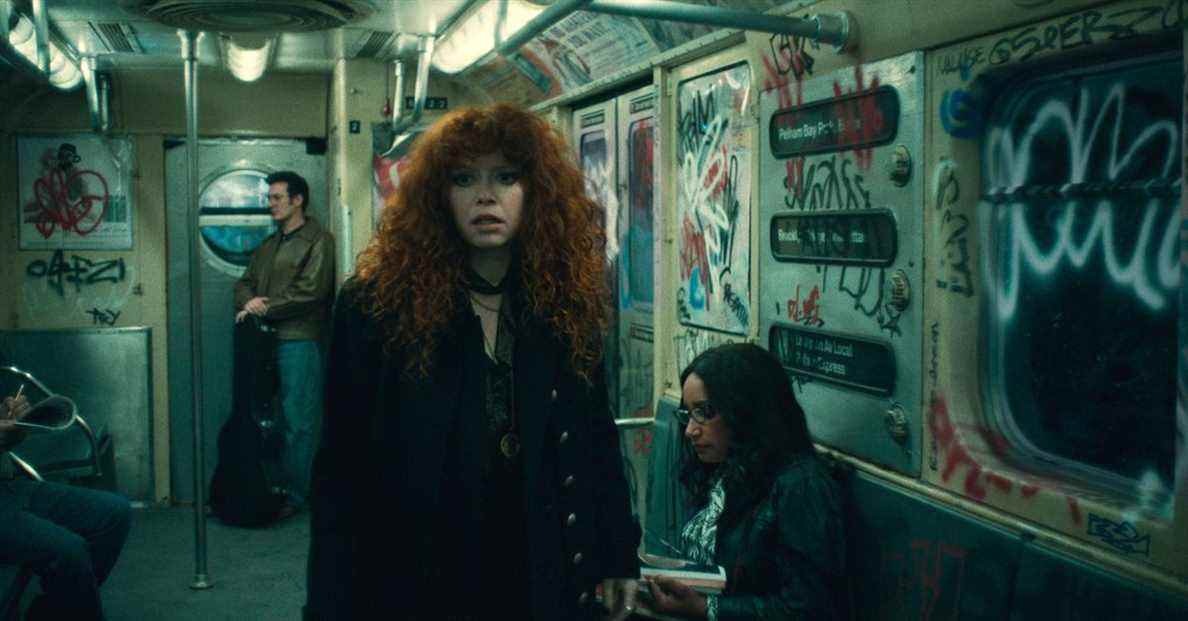 La bande-annonce de la saison 2 de Russian Doll fait allusion à une chasse au trésor multivers
