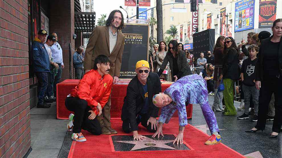 La dédicace de la star du Hollywood Walk of Fame des Red Hot Chili Peppers attire une foule immense, Woody Harrelson, George Clinton Les plus populaires doivent être lus Inscrivez-vous aux newsletters Variété Plus de nos marques
	
	
