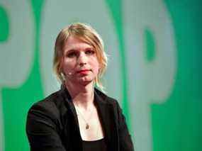 Dans cette photo d'archive prise le 02 mai 2018, l'ancienne soldate et dénonciatrice américaine Chelsea Manning prend la parole lors de la convention sur les médias numériques 