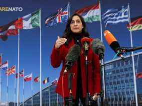 La ministre de la Défense Anita Anand donne un point de presse après avoir rencontré le secrétaire général de l'OTAN Jens Stoltenberg à Bruxelles, Belgique, le 1er février 2022.