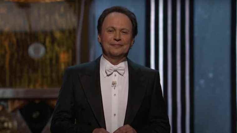 L'ancien hôte des Oscars, Billy Crystal, parle du moment "choquant" de Will Smith Slap, mais partage ses réflexions sur la blague de Jada Pinkett Smith de Chris Rock
