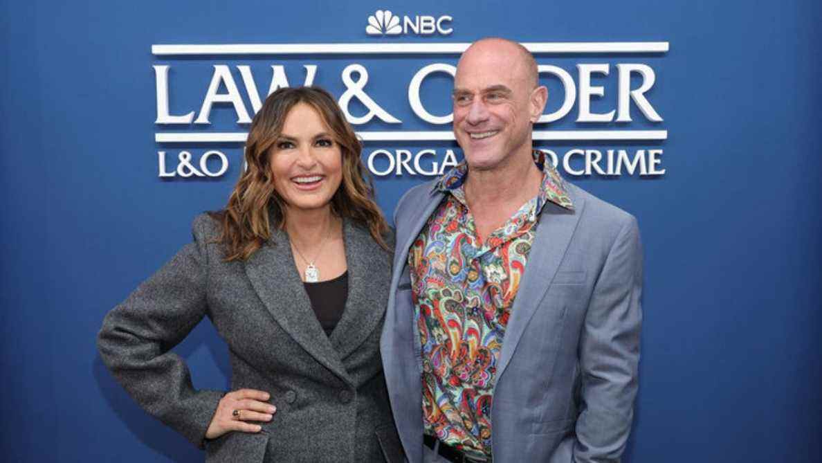 Law And Order: Mariska Hargitay de SVU a partagé une photo amusante pour le 61e anniversaire de Christopher Meloni, mais sa veste est le vrai cadeau
