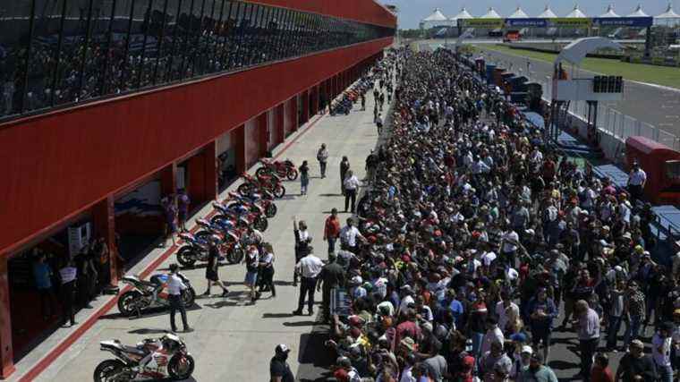 Le MotoGP contraint à une course de deux jours par des avions cargo au sol