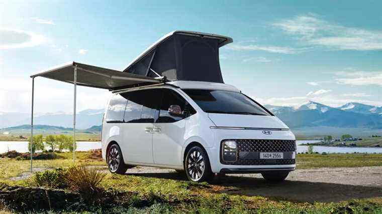 Le camping-car ultra-futuriste Hyundai Staria offre un aperçu de dormir dans un vaisseau spatial