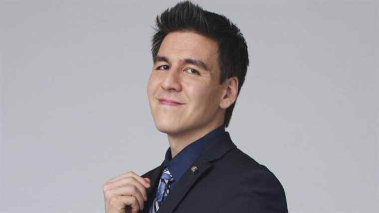 Le champion du jeu télévisé James Holzhauer prend une photo hilarante sur Sitch, l'hôte de Jeopardy, pour faire la promotion de The Chase d'ABC
