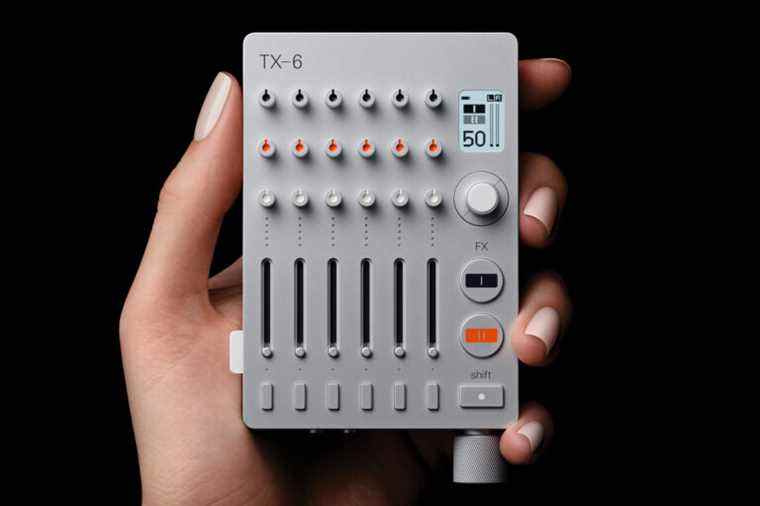 Le petit mélangeur portable TX-6 de Teenage Engineering offre un accordeur d’instrument