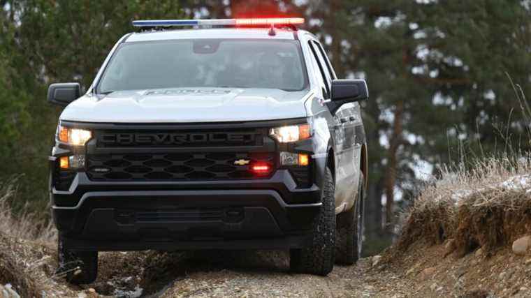 Le plus récent véhicule de poursuite policière de GM est un Chevy Silverado 2023 équipé d’un Z71