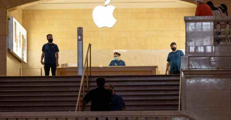 Les employés des magasins Apple de Grand Central Terminal commencent à recueillir des signatures pour former un syndicat