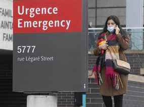 En passant devant l'entrée des urgences de l'Hôpital général juif de Montréal le 31 mars 2022.