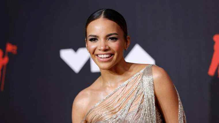 Leslie Grace taquine la « badasserie » de son film Batgirl, le retour de Michael Keaton en Batman