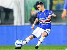 Sebastian Giovinco de Sampdoria frappe une passe.