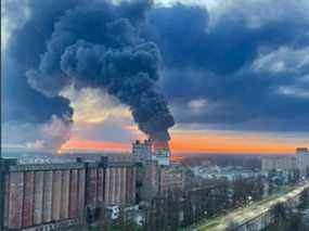 La ville de Bryansk, à 154 km au nord-est de la frontière avec l'Ukraine - une plaque tournante de l'approvisionnement des troupes russes combattant dans la région ukrainienne du Donbass - a été touchée par deux explosions inexpliquées dans la nuit.