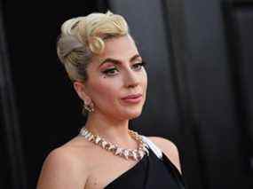 L'auteure-compositrice-interprète américaine Lady Gaga arrive pour la 64e cérémonie annuelle des Grammy Awards au MGM Grand Garden Arena de Las Vegas le 3 avril 2022. (Photo par ANGELA WEISS/AFP via Getty Images)